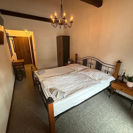 Hotel Plzensky Dvur Фрідек-Містек Екстер'єр фото