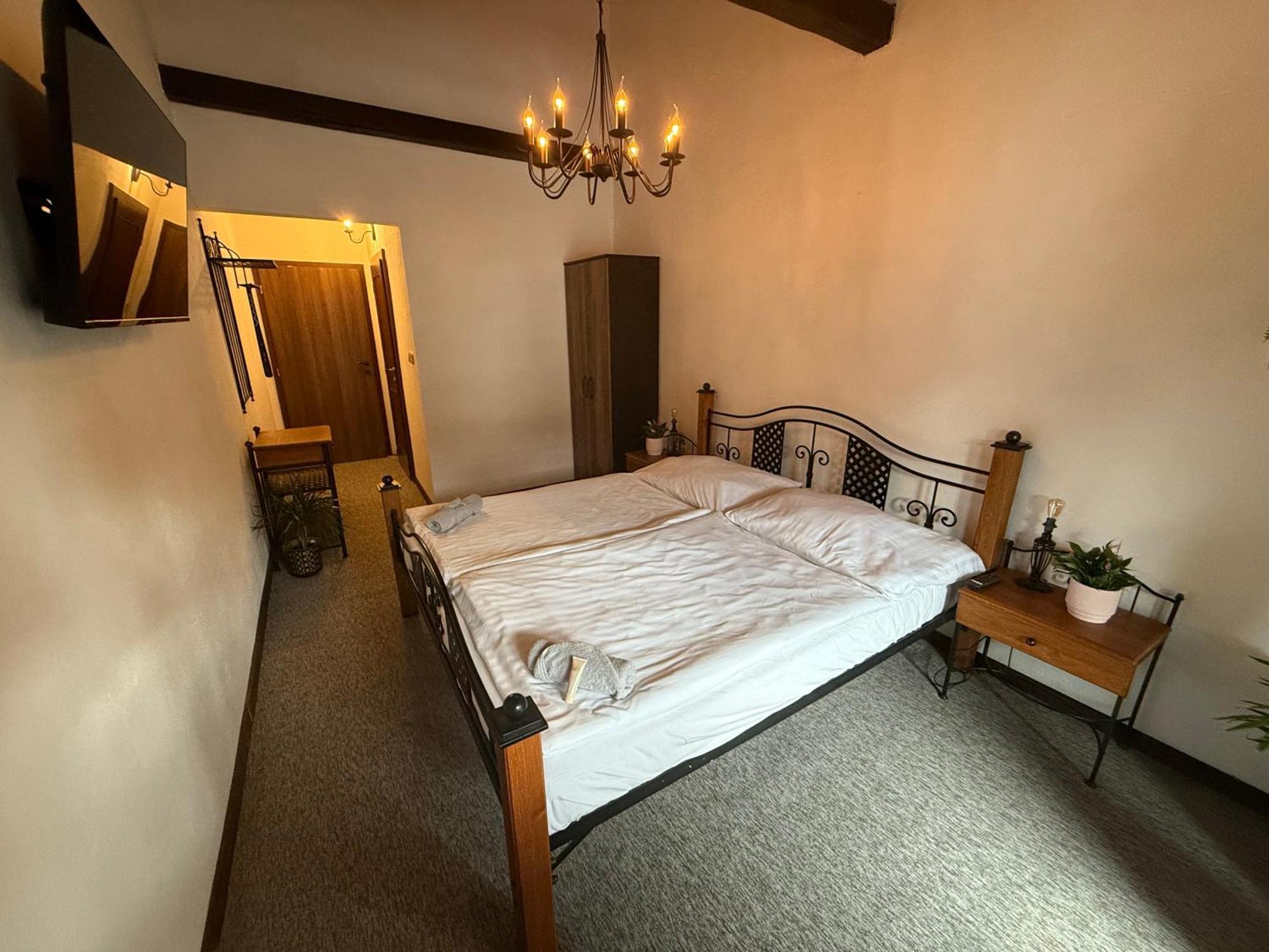 Hotel Plzensky Dvur Фрідек-Містек Екстер'єр фото