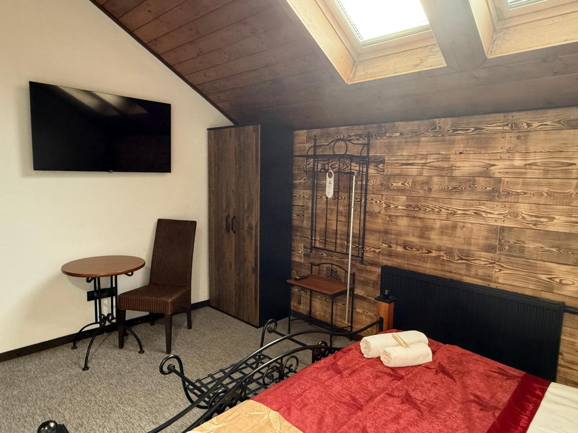 Hotel Plzensky Dvur Фрідек-Містек Екстер'єр фото