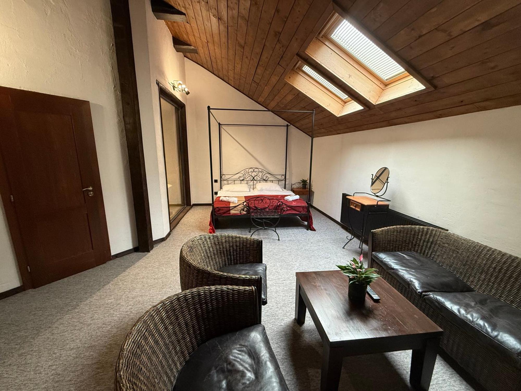 Hotel Plzensky Dvur Фрідек-Містек Екстер'єр фото