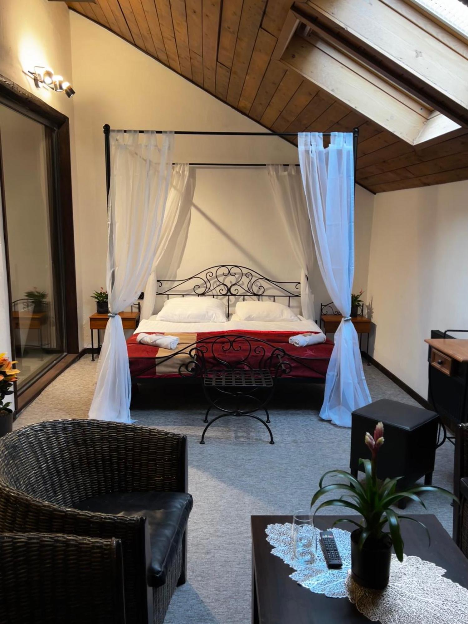 Hotel Plzensky Dvur Фрідек-Містек Екстер'єр фото