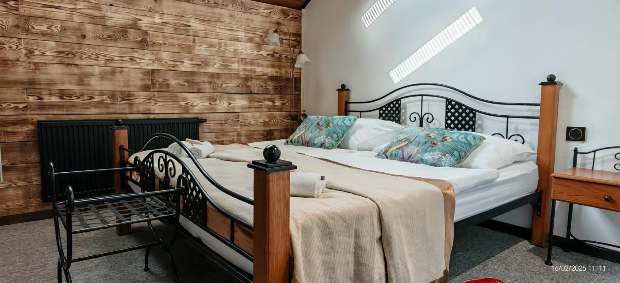 Hotel Plzensky Dvur Фрідек-Містек Екстер'єр фото