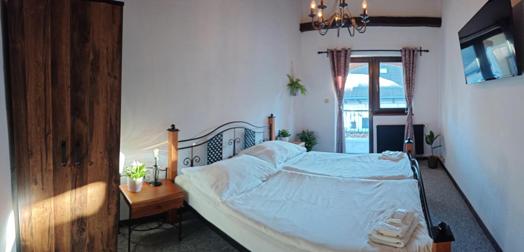 Hotel Plzensky Dvur Фрідек-Містек Екстер'єр фото